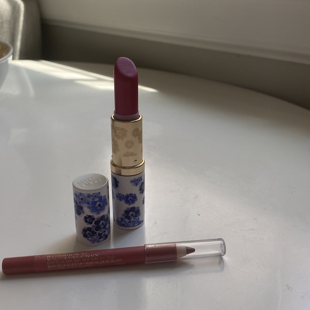 Estée Lauder Lipstick and Liner Combo (LIMITED EDITION)